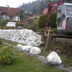 Steinschlichtungen . Steinmauer . Bagger . Befestigung (15)