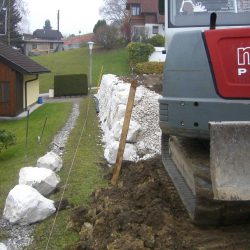 Steinschlichtungen . Steinmauer . Bagger . Befestigung (16)