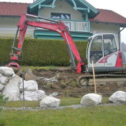 Steinschlichtungen . Steinmauer . Bagger . Befestigung (17)